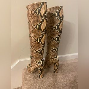 Women’s leather boots